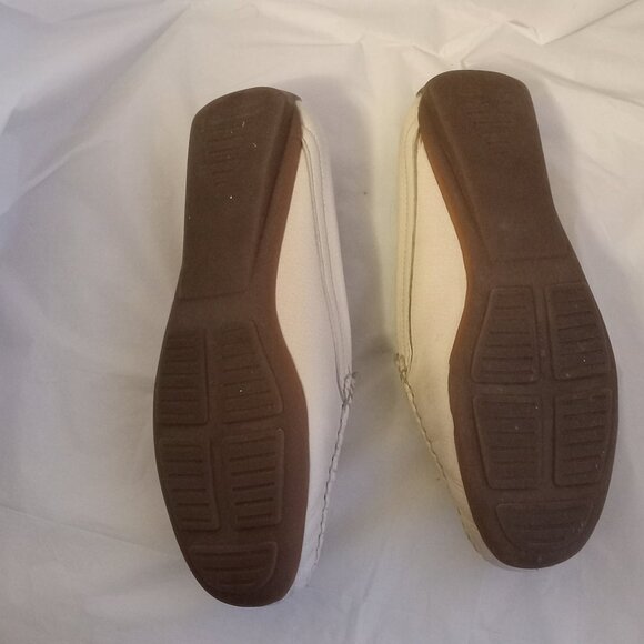 Greenwich Village shoes slip on loaf flat open in the back cream color size 40. - Picture 6 of 7